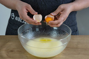Eier dazugeben