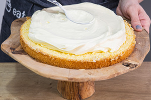 Paradiescreme auf den Boden verstreichen