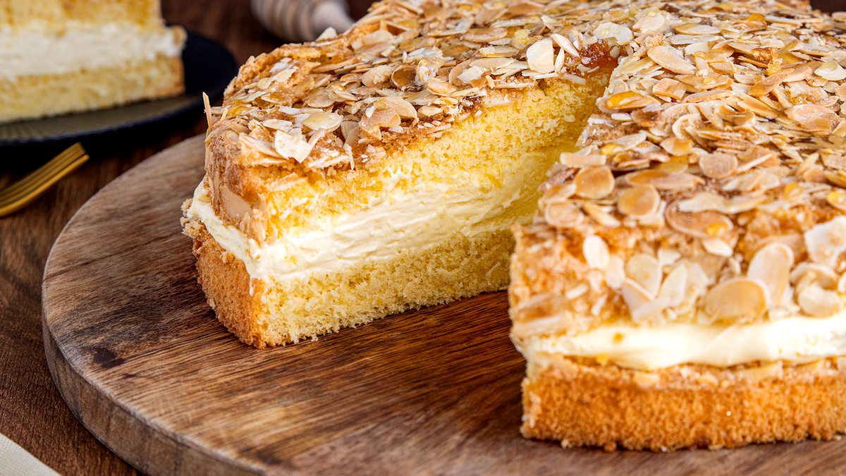 Schneller Bienenstich mit Paradiescreme