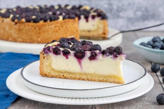 Blaubeerkuchen mit Quark | Rezept - eat.de