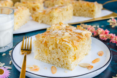 Buttermilchkuchen mit Mandeln