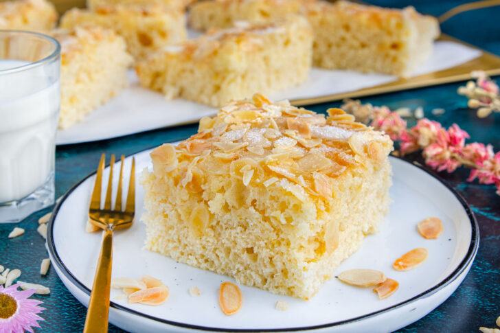 Buttermilchkuchen mit Mandeln