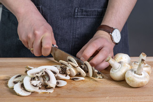Champignons schneiden