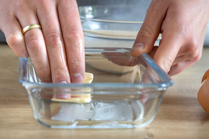 Form mit Butter einfetten