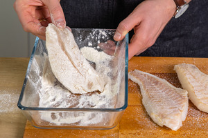 Fischfilet wenden
