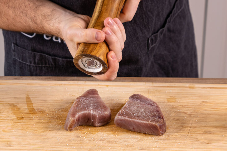 Thunfischsteaks würzen