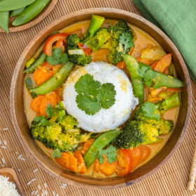 Gemüsecurry mit Reis und Kokosmilch