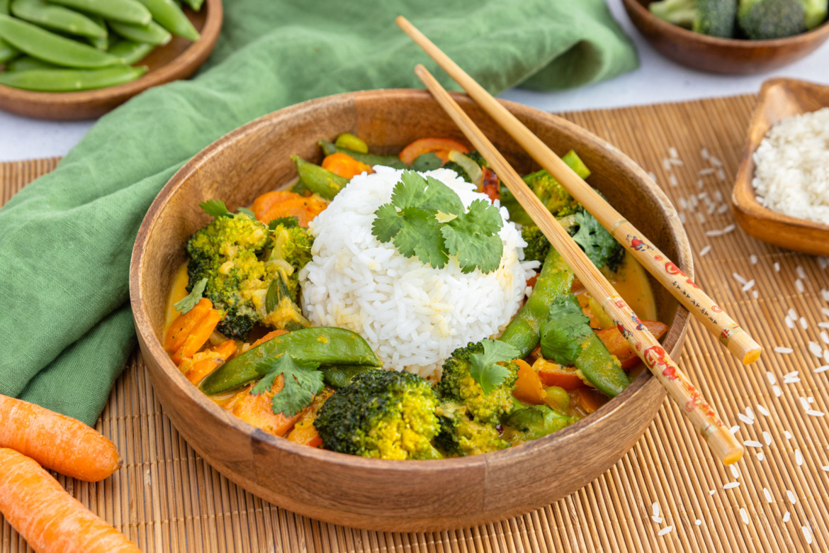 Gemüsecurry mit Reis und Kokosmilch | Rezept - eat.de