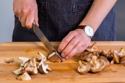 Shiitake schneiden
