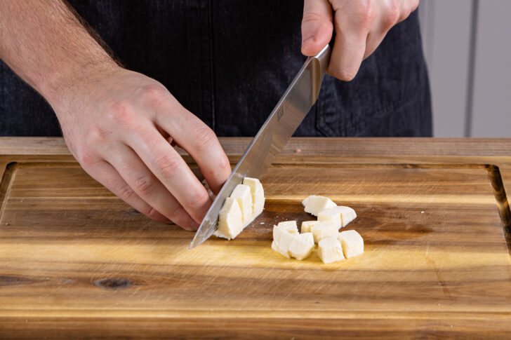 Mozzarella schneiden