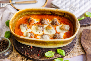Hackbällchen in Tomatensoße aus dem Ofen
