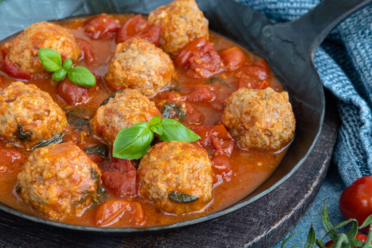 Hackbällchen in Tomatensoße