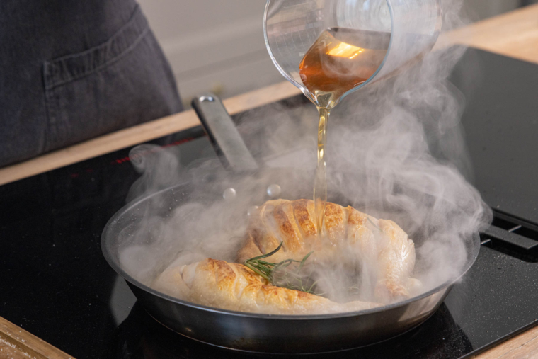 Hähnchenschenkel in der Pfanne knusprig braten