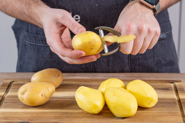 Kartoffeln schälen