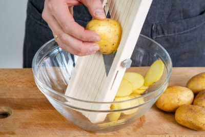 Kartoffeln hobeln
