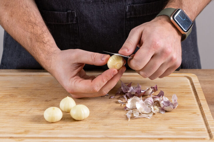Knoblauch schälen