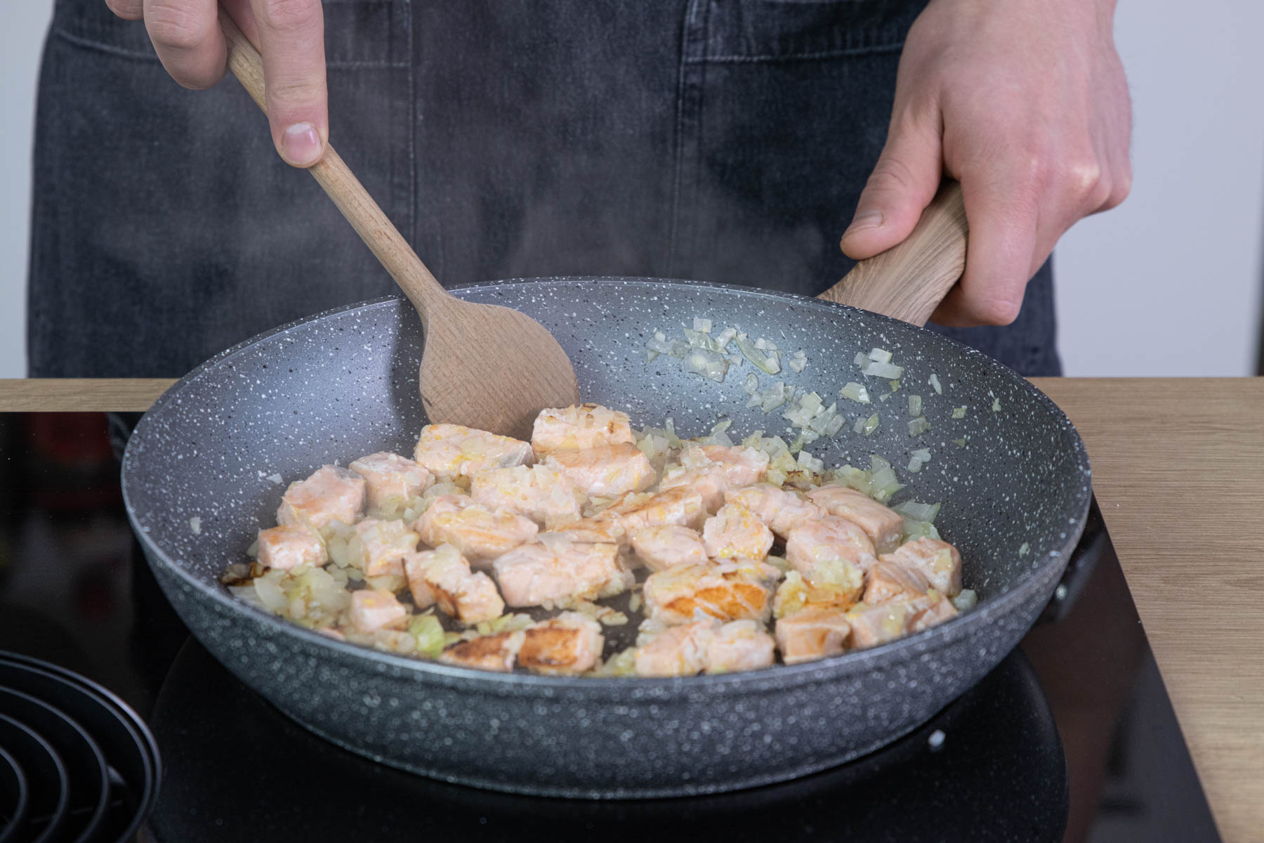 Lachs anbraten