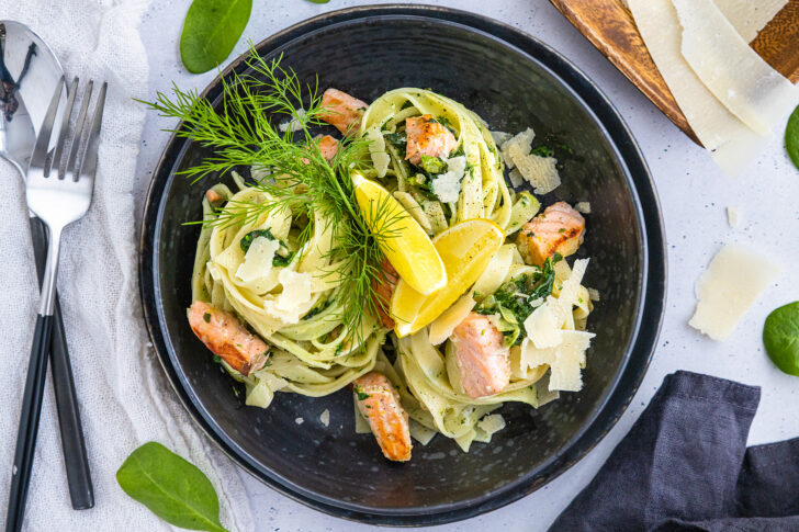 Lachs-Tagliatelle mit Spinat-Sahne-Sauce 
