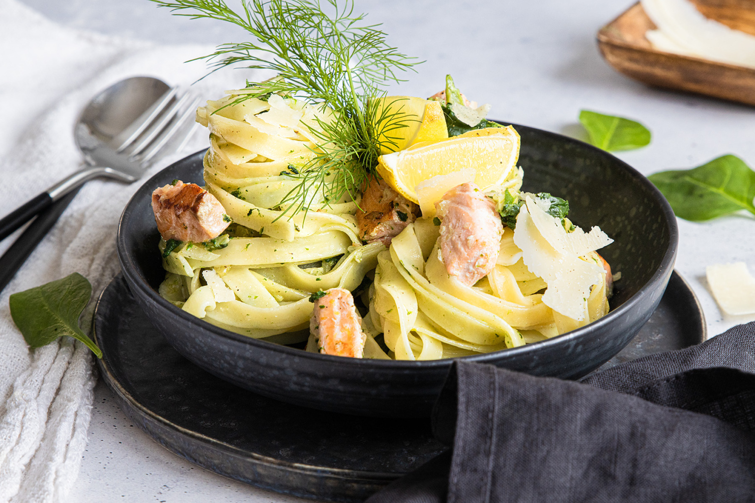 lachs in weißweinsoße mit tagliatelle