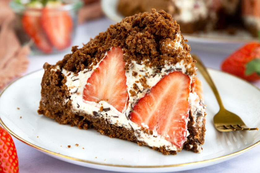 Maulwurfkuchen mit Erdbeeren