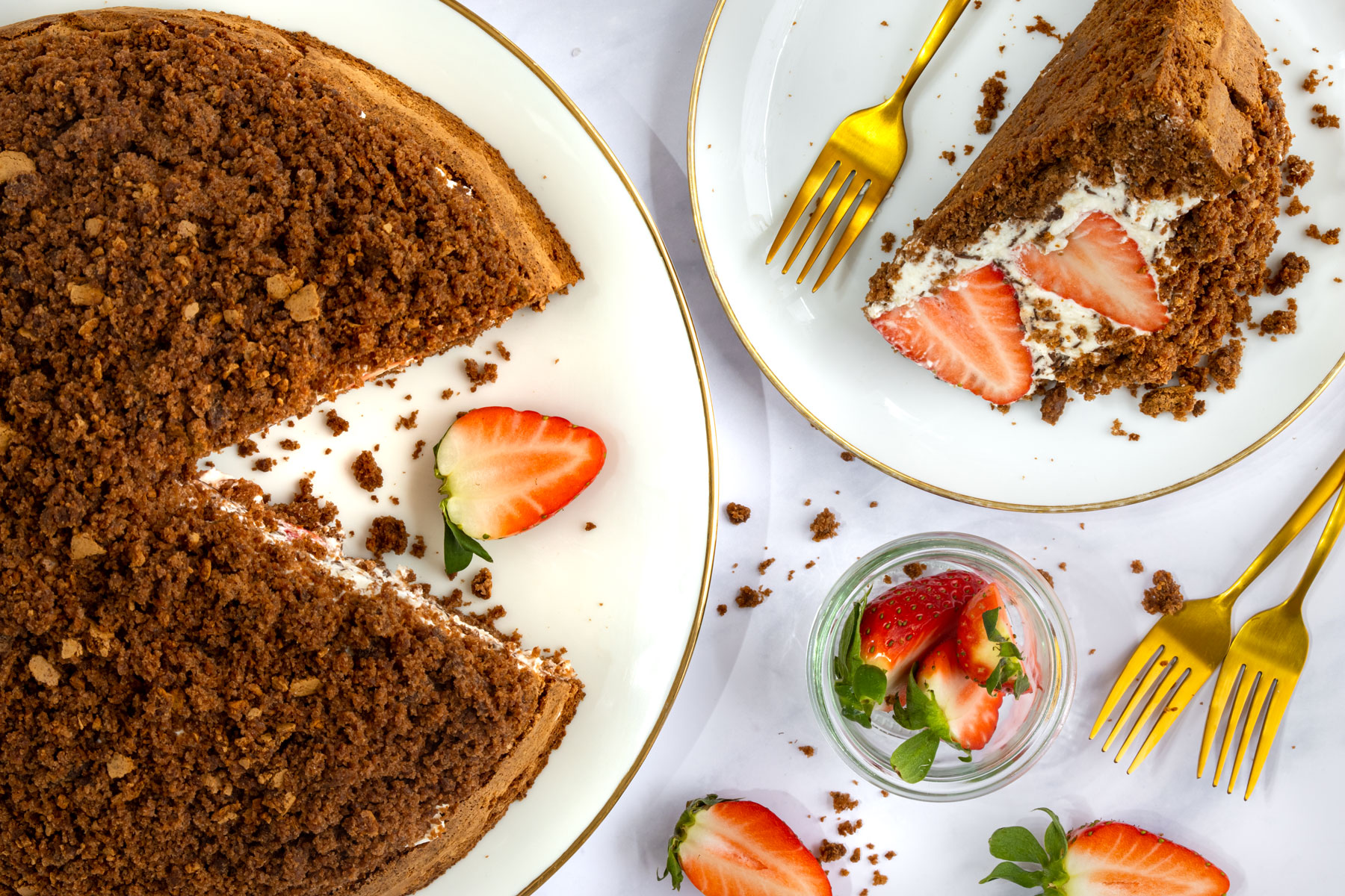 Maulwurfkuchen mit Erdbeeren