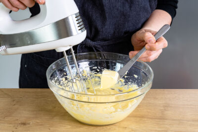 Butter mit Vanillepudding verrühren