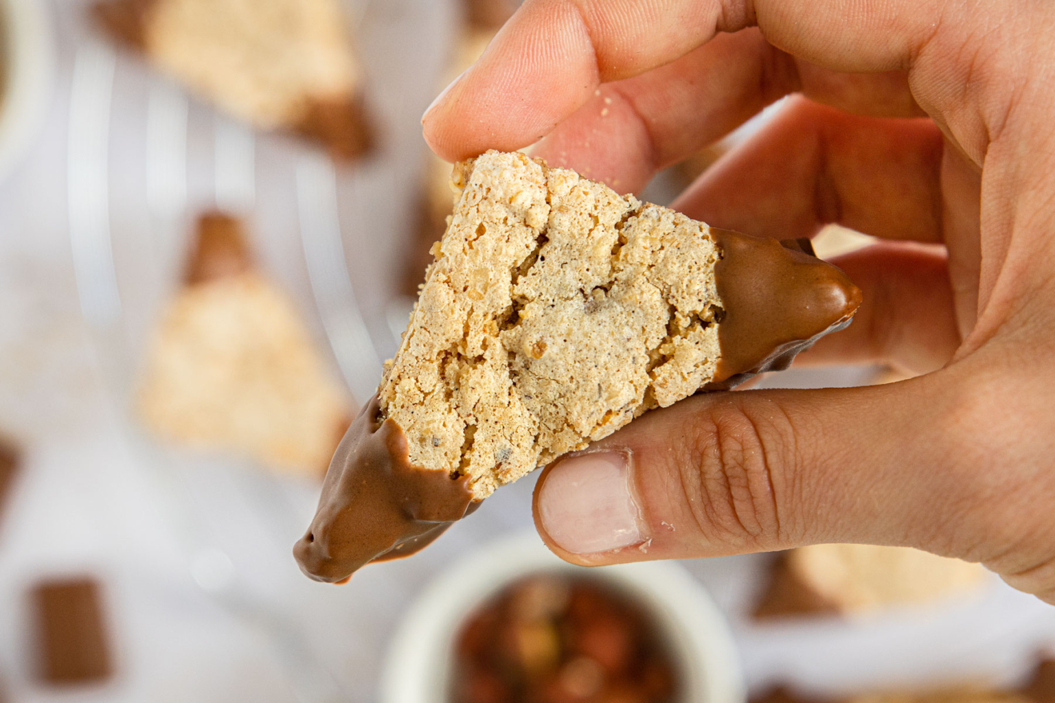 Mini-Nussecken mit Eischnee | Rezept - eat.de