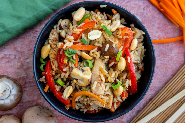 Gebratener reis mit Hähnchen wie beim Chinesen