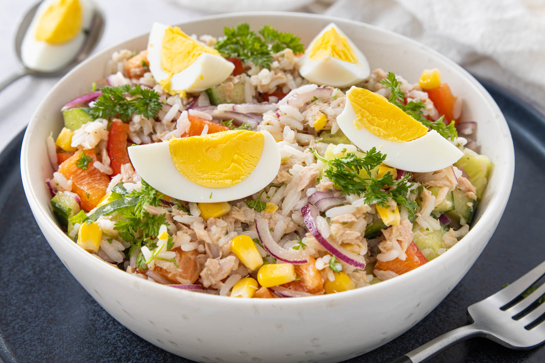 Reissalat mit Thunfisch und Ei