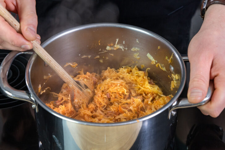 Sauerkraut anschwitzen