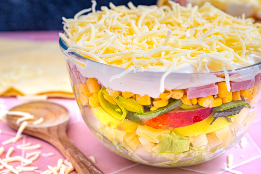 Einfacher Schichtsalat mit Eisbergsalat
