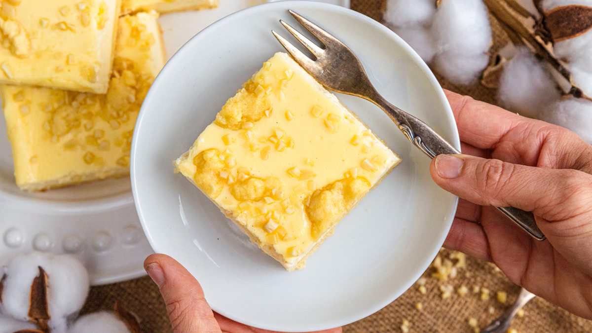 Schneller Schmandkuchen vom Blech | Rezept - eat.de