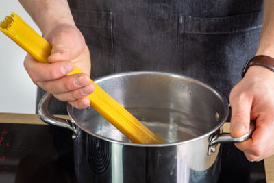 Spaghetti kochen