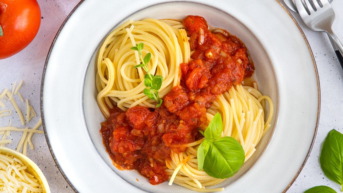 Spaghetti mit Tomatensoße