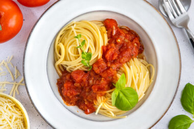 Spaghetti mit Tomatensoße