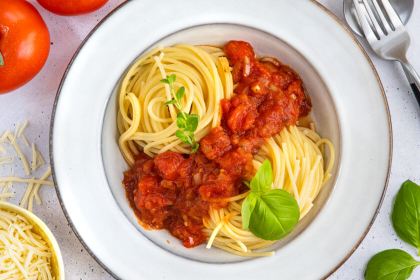 Spaghetti mit Tomatensoße