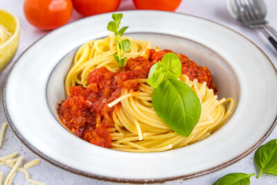 Spaghetti mit Tomatensoße