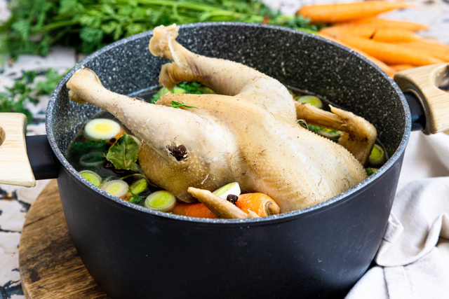 Wie Lange Muss Ein Suppenhuhn Im Schnellkochtopf Kochen Suppenhuhn kochen | Rezept- eat.de