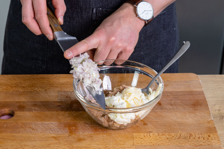 Schalottenwürfel dazugeben