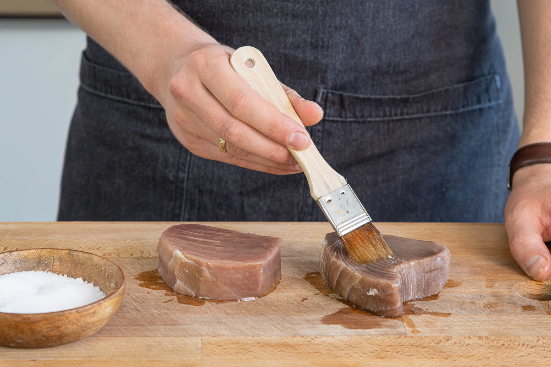 Thunfisch einölen