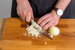 Zwiebel schneiden