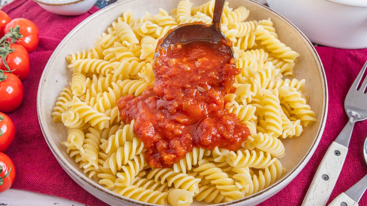 Tomatensoße mit passierten Tomaten