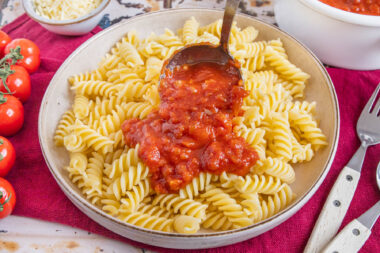 Tomatensoße mit passierten Tomaten