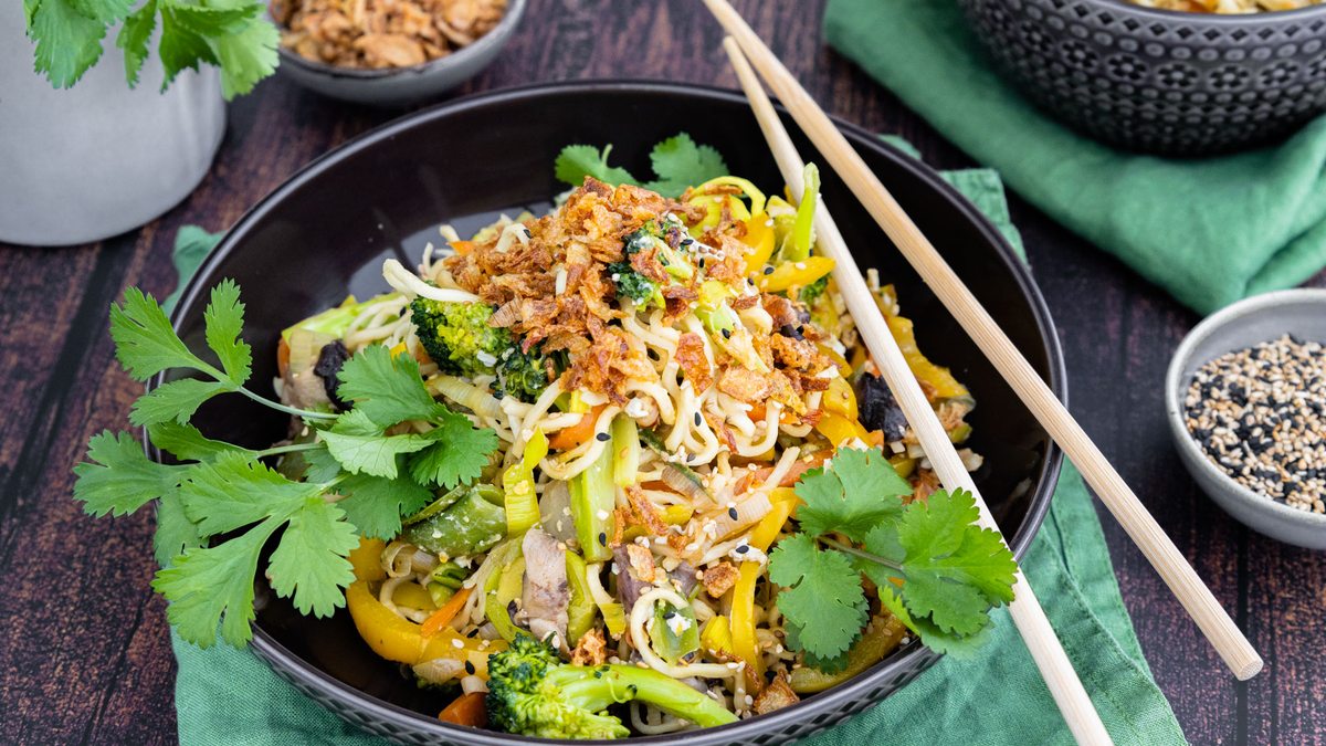 Vegetarische Asia-Nudeln mit Gemüse
