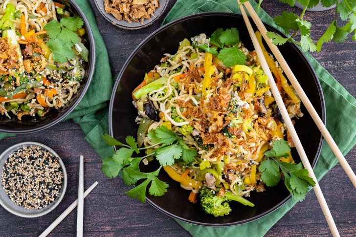 Vegetarische Asia-Nudeln mit Gemüse Rezept