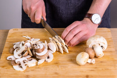 Champignons schneiden