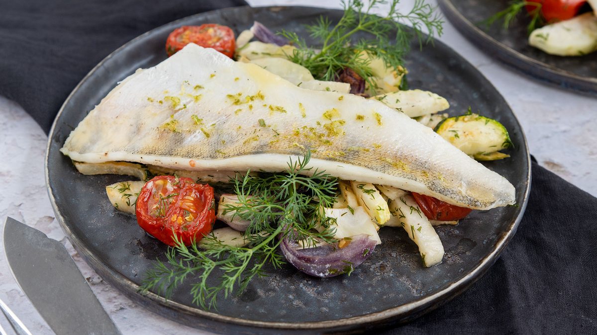 Zanderfilet auf Gemüsebett im Backofen | Rezept