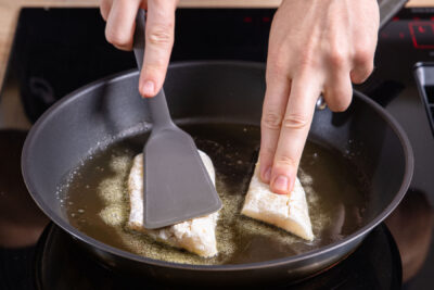 Zanderfilet auf Hautseite braten