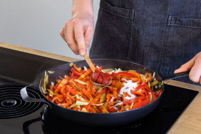 Tomatenmark dazugeben