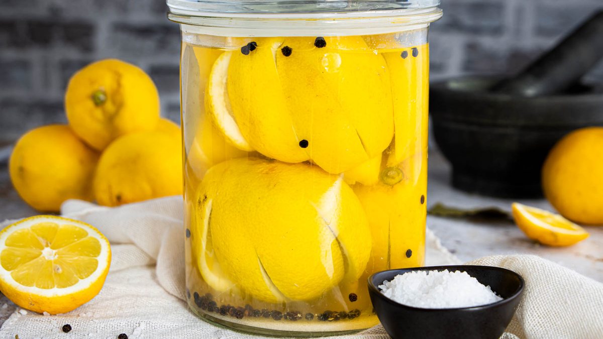 Eingelegte Zitronen: Rezept für Salzzitronen | Rezept